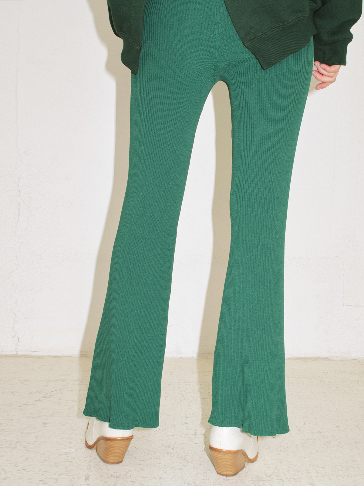 colored stitch slit knit trousers / green
