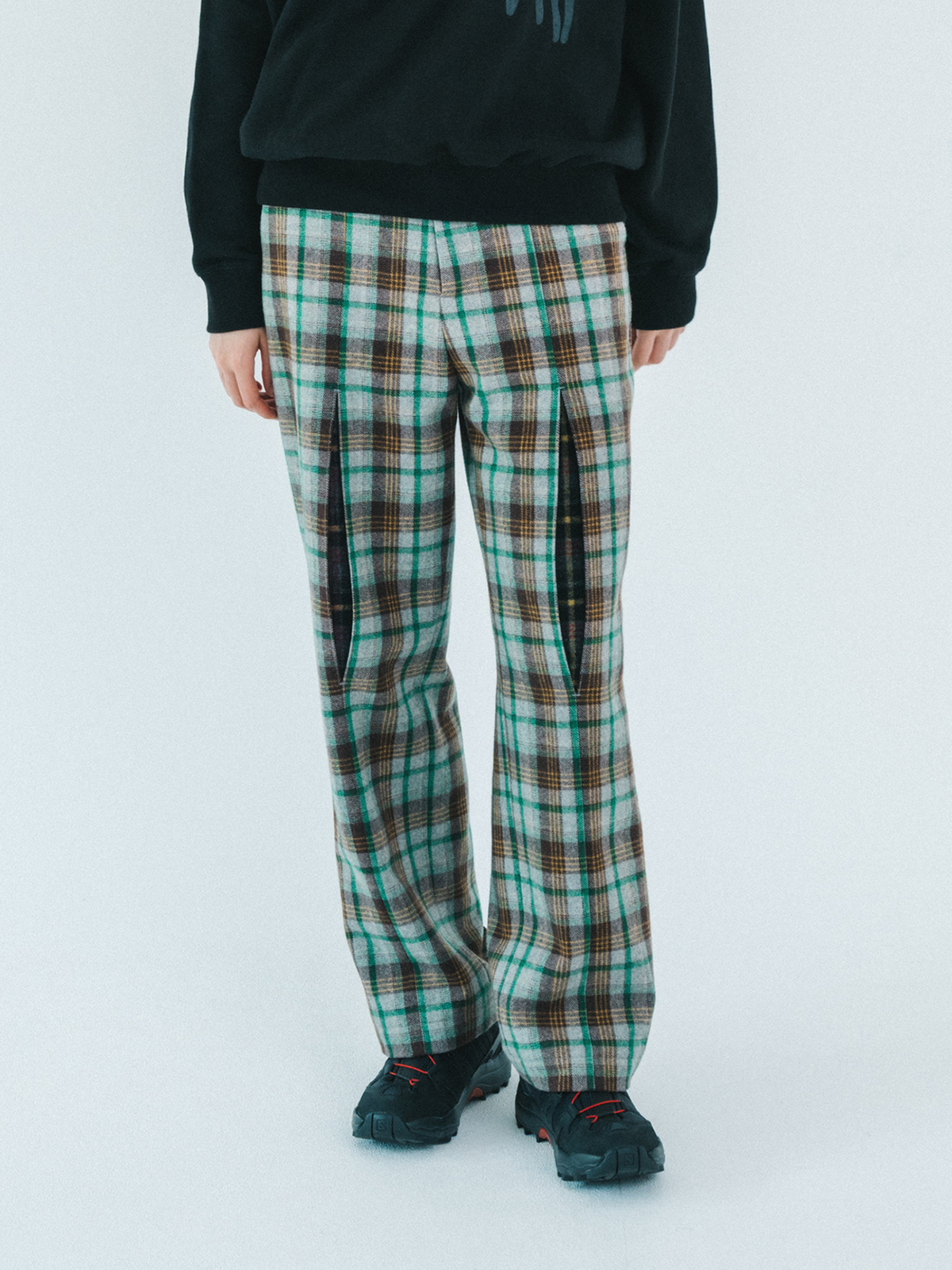 “on the knee” easy trousers